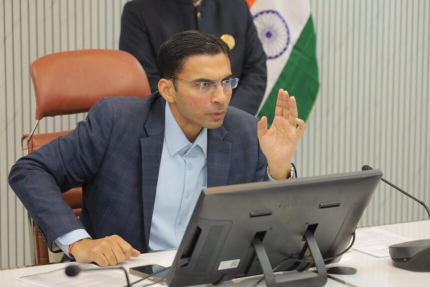 जनपद देहरादून में 7 मई को मॉक ड्रिल की तैयारियों के सम्बन्ध में, डीएम, एससपी ने सम्बन्धित विभागों के साथ की संयुक्त बैठक।