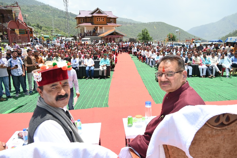 उत्तरकाशी के मोरी विकासखंड स्थित गैंचवांण गांव में, ‘विकसित कृषि संकल्प अभियान’ का किया शुभारंभ, कृषि मंत्री गणेश जोशी।