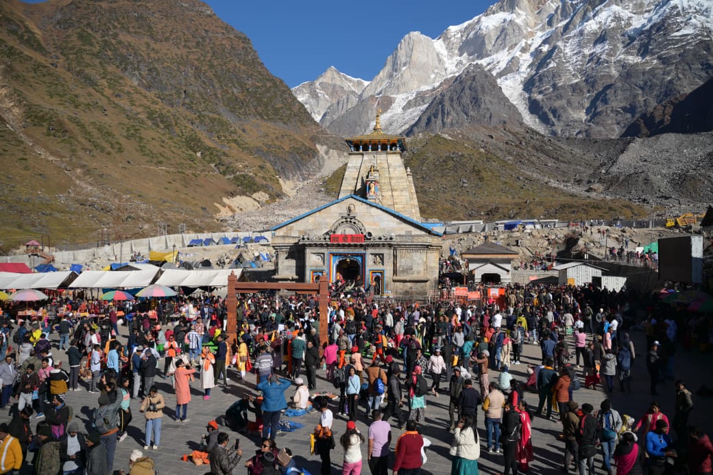 एक महीने में श्री केदारनाथ धाम यात्रा में, लगभग 200 करोङ का कारोबार।
