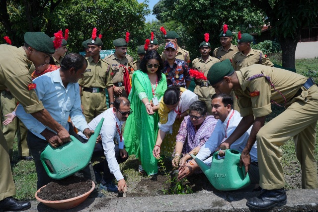 विश्व पर्यावरण दिवस पर, श्री गुरु राम राय विश्वविद्यालय में पौधरोपण अभियान का आयोजन। 
