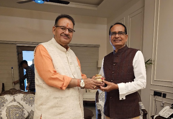 केंद्रीय कृषि मंत्री शिवराज सिंह चौहान से की मुलाकात, कृषि मंत्री गणेश जोशी।