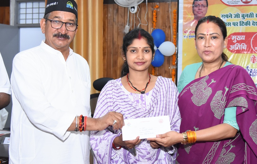 जनहित कार्यों की रीढ़ है आंगनबाड़ी कार्यकत्रियां, कैबिनेट मंत्री रेखा आर्या। 