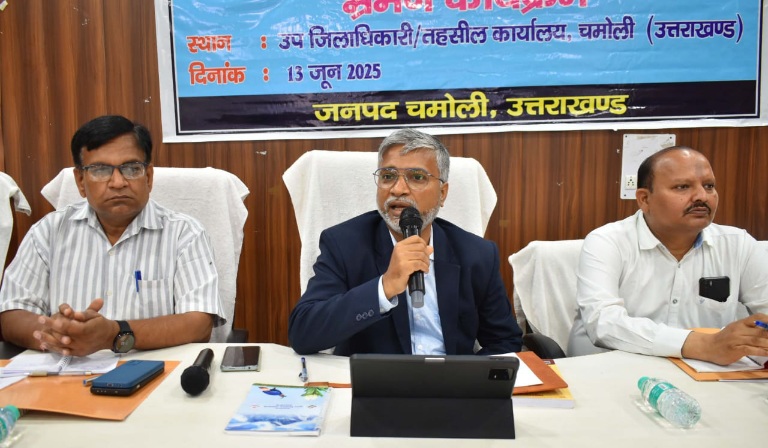 निर्वाचन आयोग की टीम ने, बीएलओ व बीएलओ सुपरवाइजरों को दिया प्रशिक्षण।