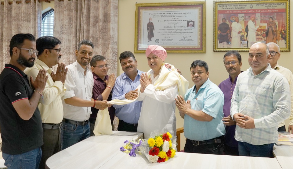 उत्तरांचल प्रेस क्लब प्रतिनिधिमण्डल ने, श्री दरबार साहिब में टेका मत्था।