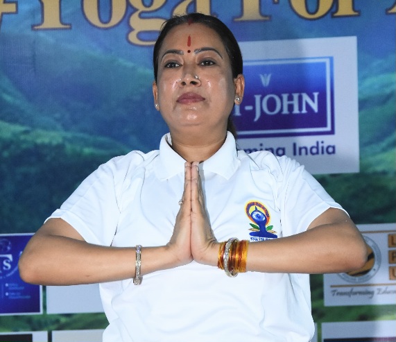 विश्व को भारतीय ज्ञान परंपरा का वरदान है योग, कैबिनेट मंत्री रेखा आर्या। 