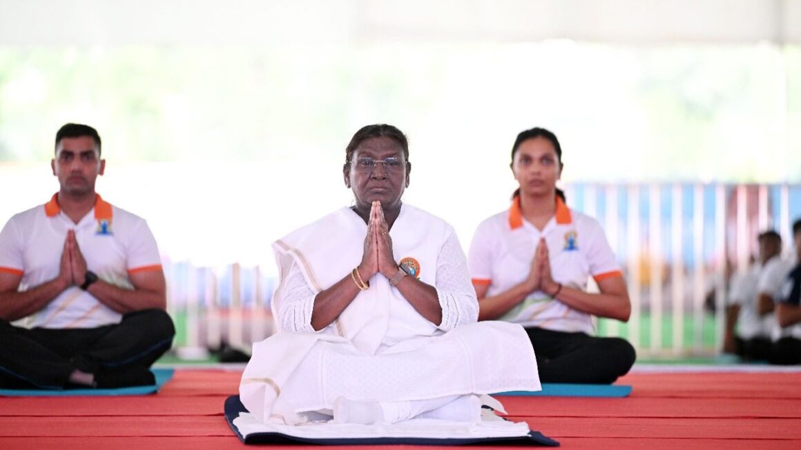 राष्ट्रपति द्रौपदी मुर्मू ने देहरादून में किया, 11 वें अंतरराष्ट्रीय योग दिवस का शुभारंभ।