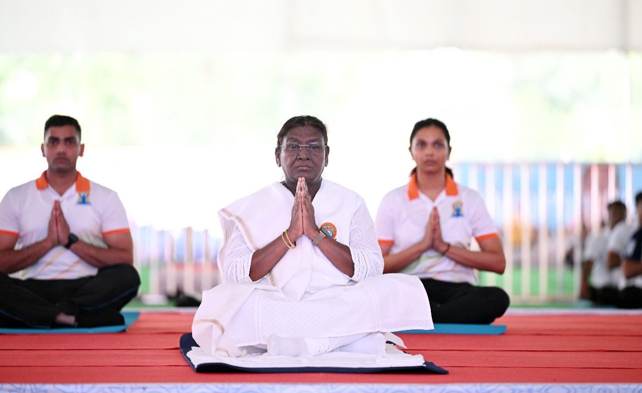 राष्ट्रपति द्रौपदी मुर्मू ने देहरादून में किया, 11 वें अंतरराष्ट्रीय योग दिवस का शुभारंभ।