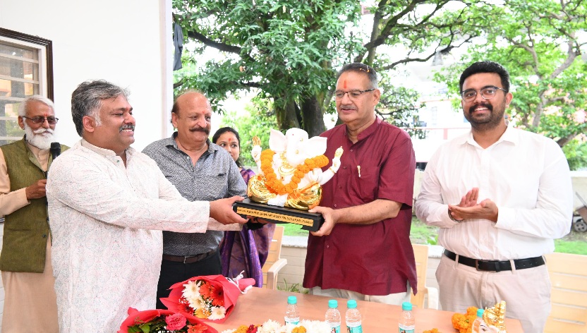 देहरादून के राजपुर में प्लीजेंट वैली वेलफेयर एसोसिऐशन के, मुख्य द्वार का किया उद्घाटन, कैबिनेट मंत्री गणेश जोशी।