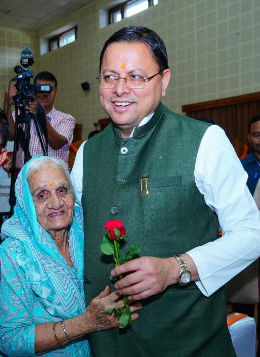 सीएम धामी ने लोकतंत्र सेनानियों की मुद्दों के, तत्परता से निस्तारण के लिए शासन स्तर पर, नोडल अधिकारी नामित करने के निर्देश दिए।