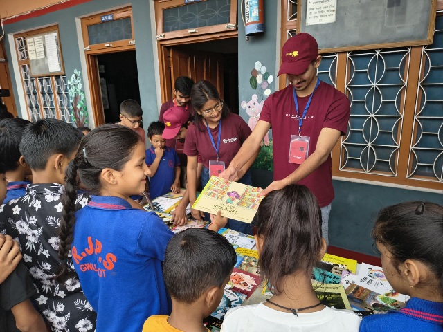 प्रवासी उत्तराखंडियों ने चार स्कूलों में, आयोजित किया समर कैम्प। 