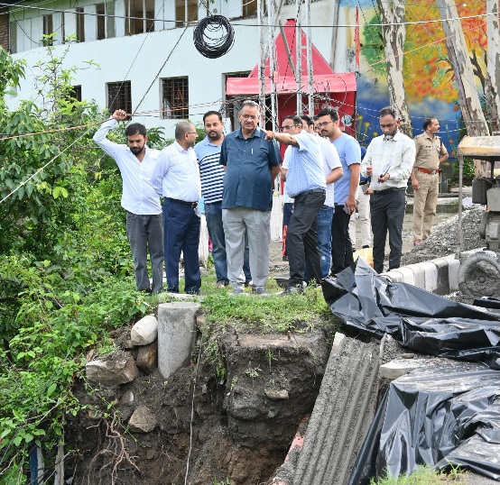 कैबिनेट मंत्री गणेश जोशी ने भारी बारिश से, प्रभावित क्षेत्रों का किया निरीक्षण, मालसी के नए पुल निर्माण की डीपीआर तैयार करने के दिए निर्देश।