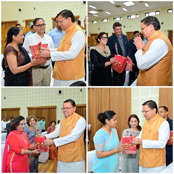 सीएम पुष्कर धामी ने राष्ट्रीय डॉक्टर्स डे के अवसर पर, प्रदेशभर से आए चिकित्सकों को किया सम्मानित।