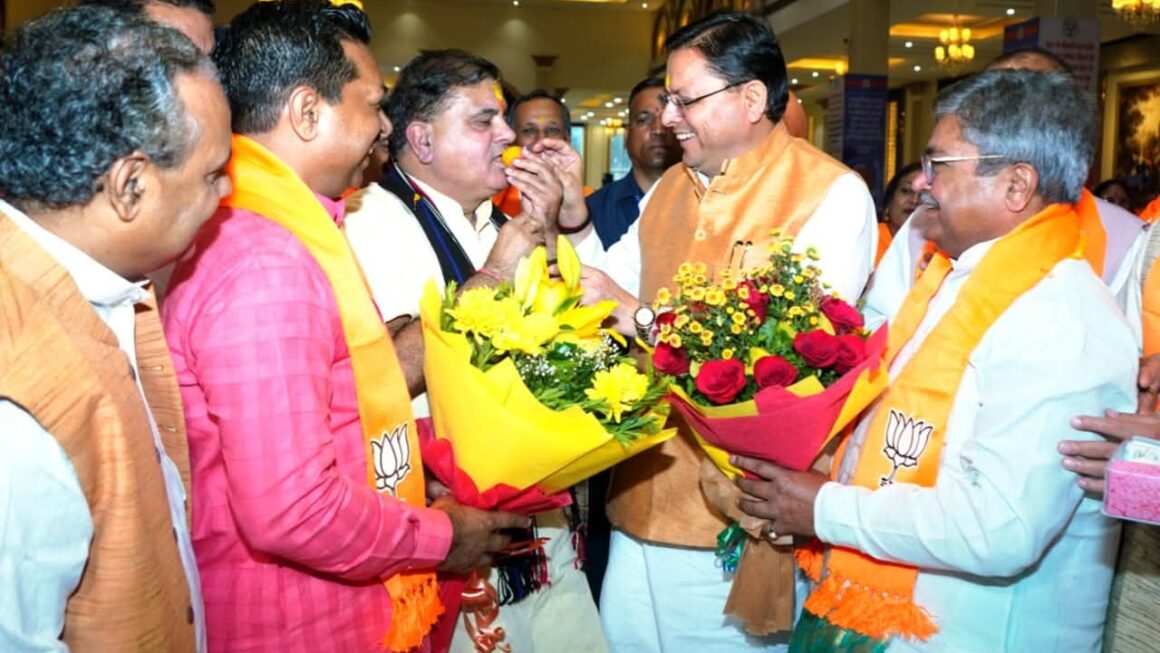 दूसरी बार भाजपा के प्रदेश अध्यक्ष बने महेंद्र भट्ट, सीएम धामी ने दी बधाई।