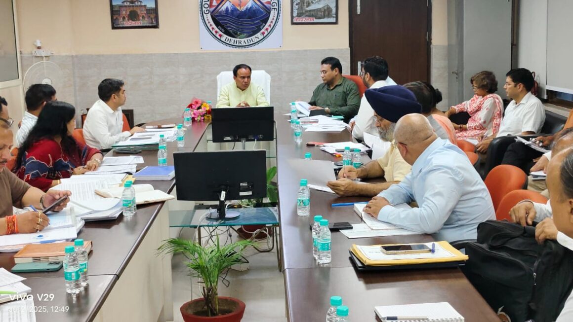 मेडिकल कॉलेजों की लागत बढ़ने पर, विभागीय मंत्री नाराज, विभागीय अधिकारी नियमित रूप से करें, निर्माण कार्यों की मॉनिटिरिंग।