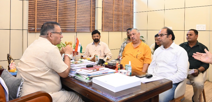 पार्टी स्तर पर पर बूथ लेवल एजेंट नियुक्त करने को लेकर, पदाधिकारियों संग की  बैठक, कैबिनेट मंत्री गणेश जोशी।