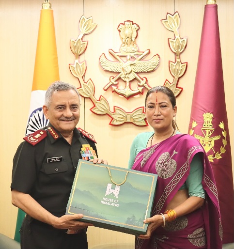 कैबिनेट मंत्री रेखा आर्या ने, चीफ ऑफ डिफेंस स्टाफ जनरल, अनिल चौहान से की मुलाकात। 