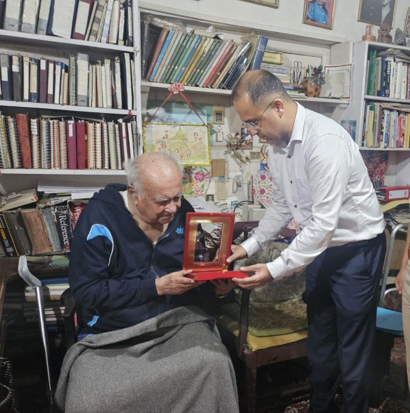 यात्रा लेखक दंपती ह्यू गैंटज़र और कोलीन गैंटज़र को, पद्म श्री से किया सम्मानित।