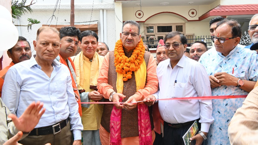 प्रदेशीय मौनपालन परिषद के उपाध्यक्ष, गिरीश डोभाल के कार्यालय का किया उद्घाटन, कृषि मंत्री गणेश जोशी।