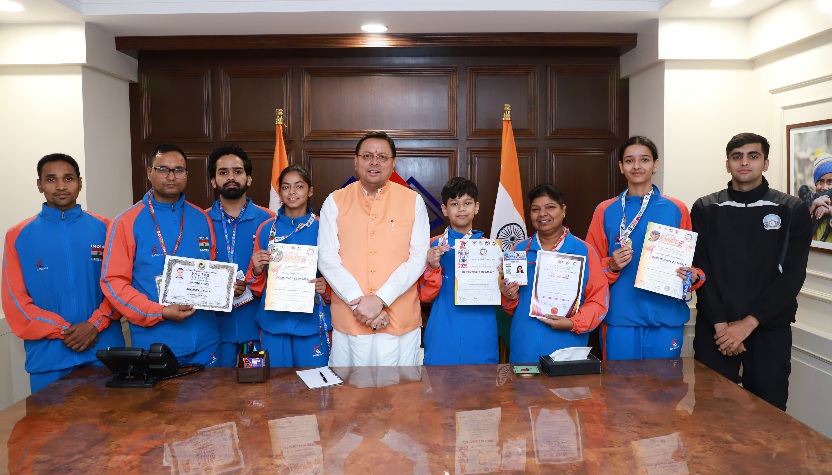 मुख्यमंत्री पुष्कर सिंह धामी  ने, उत्तराखंड के कराटे चौंपियन्स को किया सम्मानित।
