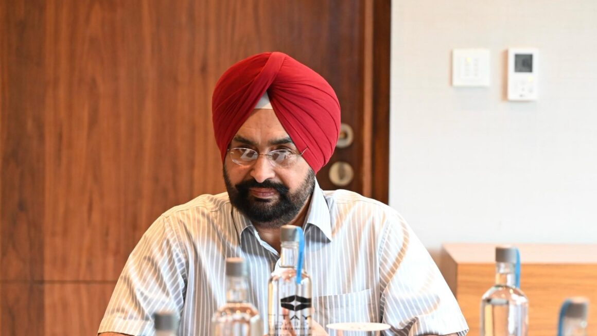 मतदान कार्मिकों के लिए समय-समय पर, आयोजित किए जाएं प्रशिक्षण कार्यक्रम, निर्वाचन आयुक्त।