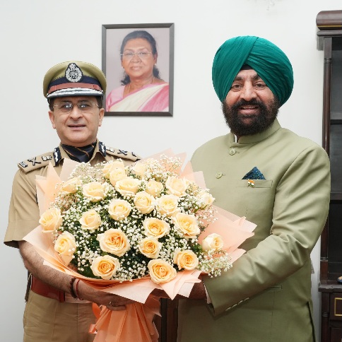 राज्यपाल से पुलिस महानिदेशक ने की भेंट, चार धाम एवं कावड़ यात्रा तैयारियों की दी जानकारी।