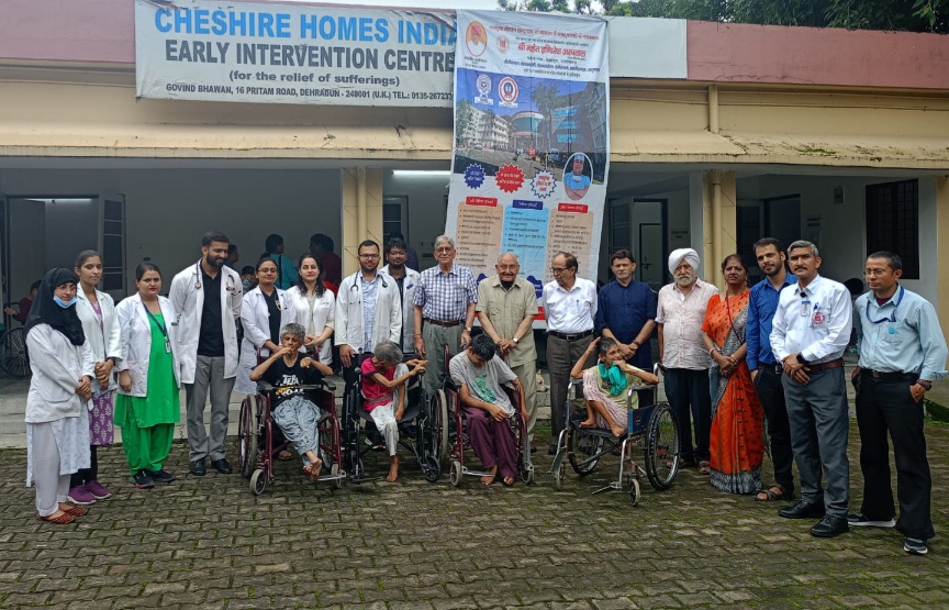 श्री महंत इन्दिरेश अस्पताल द्वारा चैशायर होम्स में, निःशुल्क स्वास्थ्य शिविर का हुआ आयोजन।