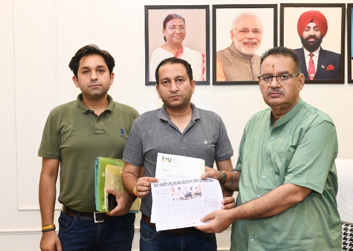 कृषि मंत्री गणेश जोशी से मिले मशरूम कृषक, कैन बटन मशरूम पर पुनः वर्गीकरण और जीएसटी छूट की मांग।