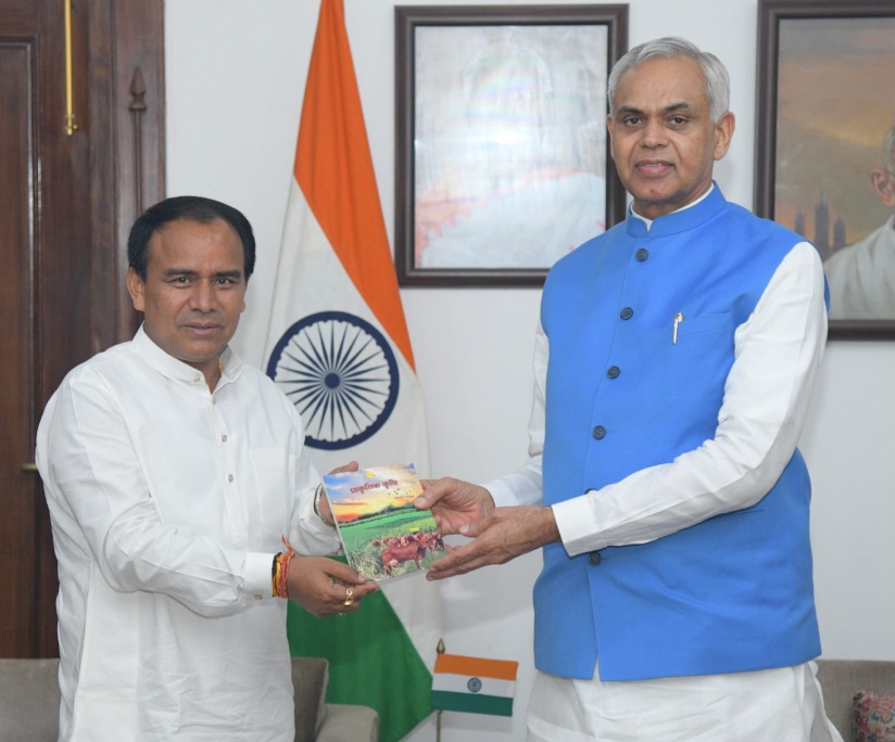 कैबिनेट मंत्री डॉ धन सिंह रावत ने की, गुजरात के राज्यपाल से मुलाकात, उत्तराखंड में होने वाले सहकारिता मेलों के शुभारंभ का दिया आमंत्रण।