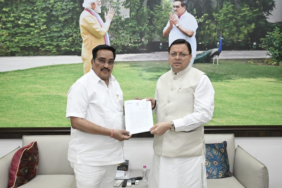 मुख्यमंत्री पुष्कर धामी ने, केन्द्रीय जल शक्ति मंत्री सी.आर. पाटिल से भेंट कर, राज्य की 5 जल विद्युत परियोजनाओं के क्रियान्वयन का किया अनुरोध।