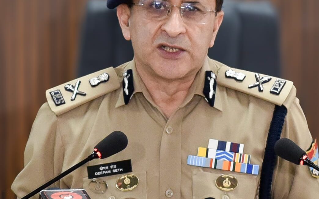 मुख्यमंत्री धामी के “ड्रग्स फ्री देवभूमि” अभियान के तहत, एसटीएफ द्वारा करोड़ों की एमडीएमए ड्रग फैक्ट्री का पर्दाफाश, डीजीपी ने की पुलिस टीम को ₹ 1 लाख की धनराशि पुरस्कार देने की घोषणा।