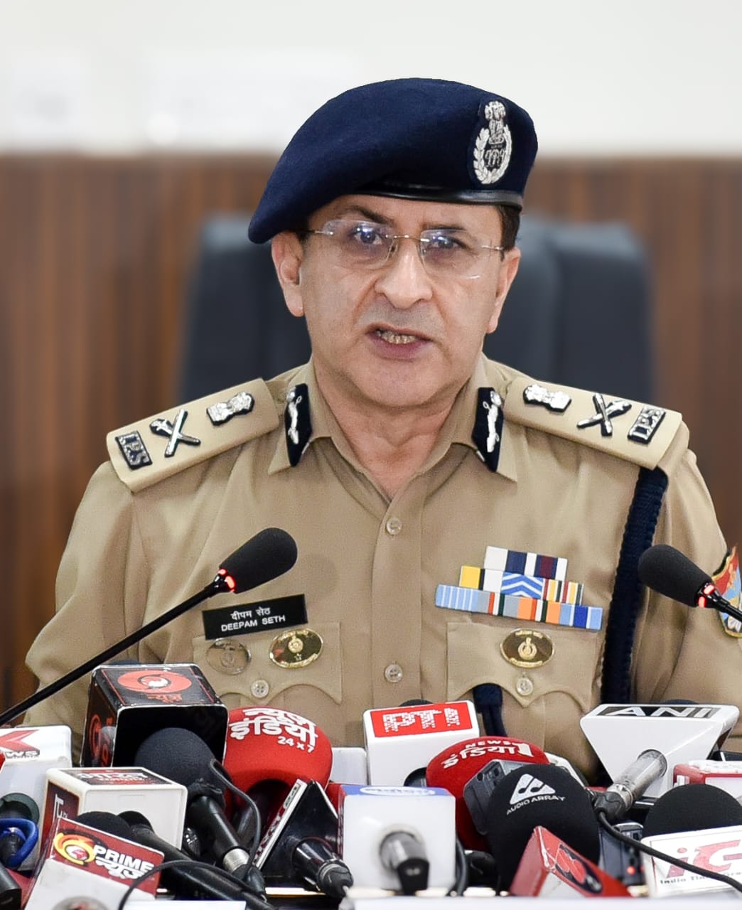 मुख्यमंत्री धामी के “ड्रग्स फ्री देवभूमि” अभियान के तहत, एसटीएफ द्वारा करोड़ों की एमडीएमए ड्रग फैक्ट्री का पर्दाफाश, डीजीपी ने की पुलिस टीम को ₹ 1 लाख की धनराशि पुरस्कार देने की घोषणा।