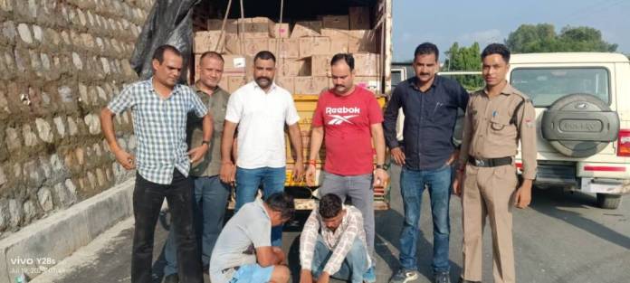 शराब माफिया के खिलाफ, एसटीएफ की बड़ी कार्रवाई, 233 पेटी अंग्रेजी शराब के साथ तीन तस्कर गिरफ्तार।