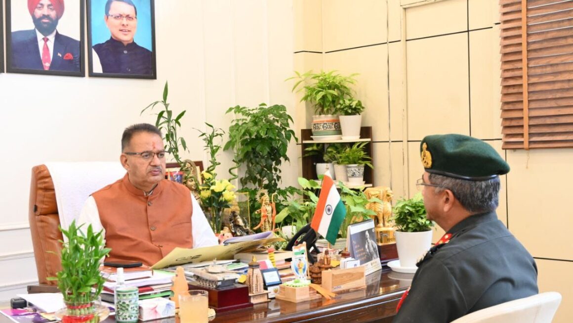 सैनिक कल्याण मंत्री गणेश जोशी से, उत्तराखण्ड सब एरिया डिप्टी जीओसी ब्रिगेडियर राम सिंह थापा ने की भेंट।