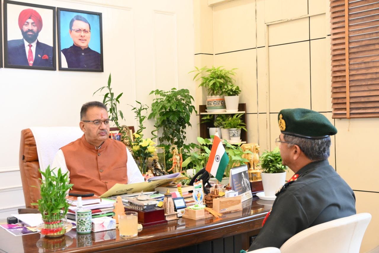 सैनिक कल्याण मंत्री गणेश जोशी से, उत्तराखण्ड सब एरिया डिप्टी जीओसी ब्रिगेडियर राम सिंह थापा ने की भेंट।