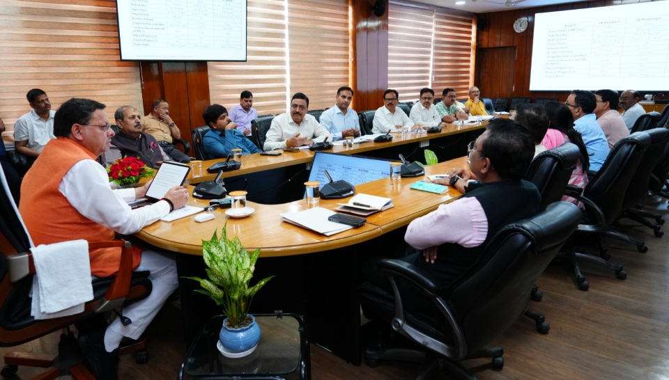 मुख्यमंत्री धामी ने उद्योग विभाग की, गेमचेंजर योजनाओं की समीक्षा कर, सिंगल विंडो सिस्टम को अधिक सरल बनाने के निर्देश दिए।