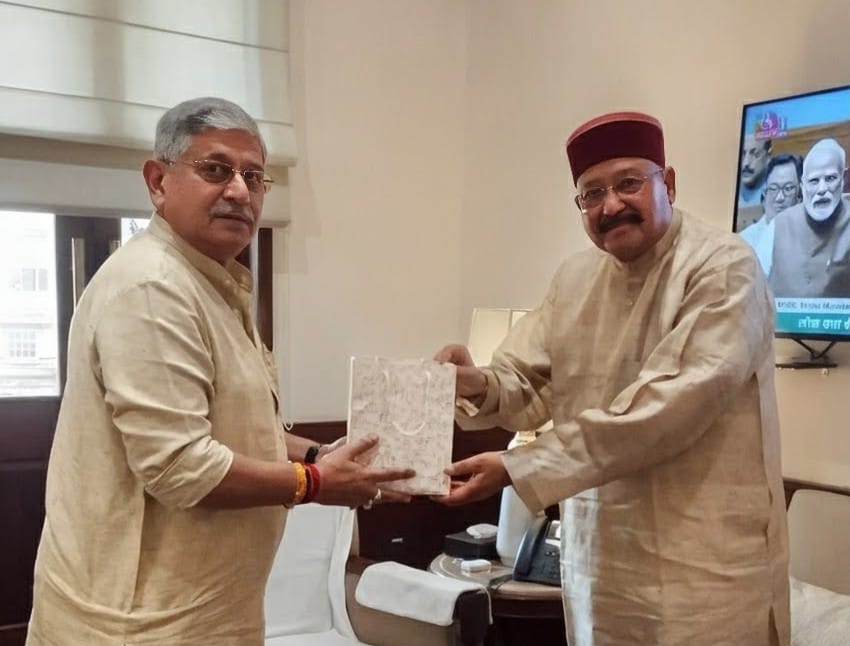 कैबिनेट मंत्री सतपाल महाराज ने, केन्द्रीय पंचायतीराज मंत्री से की शिष्टाचार भेंट। 