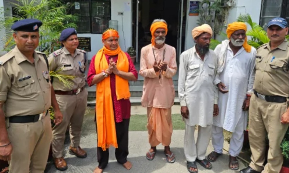 ऑपरेशन कालनेमि- पुलिस ने 25 ढोंगी बाबाओं को किया गिरफ्तार, बाबा के भेष में घूम रहा बांग्लादेशी नागरिक भीगिरफ्तार।