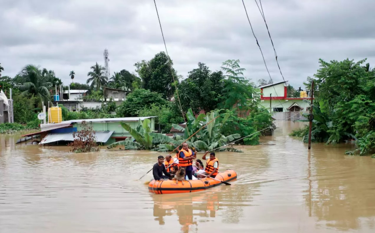 त्रिपुरा में बारिश से सामान्य जनजीवन पूरी तरह अस्त-व्यस्त, 100 से ज्यादा परिवार हुए बेघर, कई इलाकों में जलभराव।