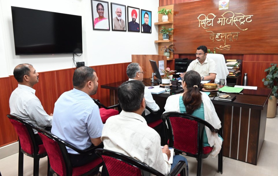 सिटी मजिस्ट्रेट ने शौर्य दिवस की तैयारियों को लेकर की समीक्षा बैठक।