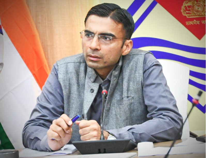 जिलाधिकारी सविन बंसल की जनसुनवाई में, त्वरित फैसले बन रहे मिसाल।