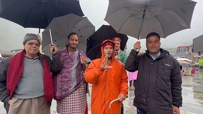 यूपी में केदारनाथ के नाम से मंदिर बनाने का, तीर्थ पुरोहितों ने किया विरोध, अखिलेश यादव के घर के बाहर आंदोलन करने की दी चेतावनी।