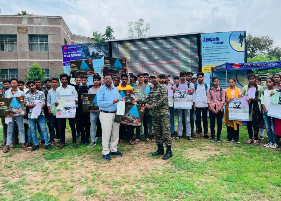 भारतीय सेना ने ग्रामीण युवाओं को, प्रेरित करने हेतु CARAVAN TALKIES’ अभियान किया शुरू।