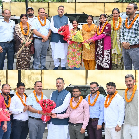 कैबिनेट मंत्री गणेश जोशी से मिले, त्रिस्तरीय पंचायत चुनावों में विजयी जनप्रतिनिधि, मंत्री ने दी जीत की बधाई।