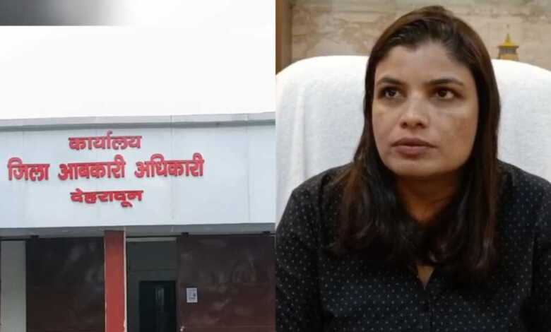 आबकारी आयुक्त ने किया औचक निरीक्षण, ड्यूटी से नदारद कर्मियों से किया जवाब तलब।