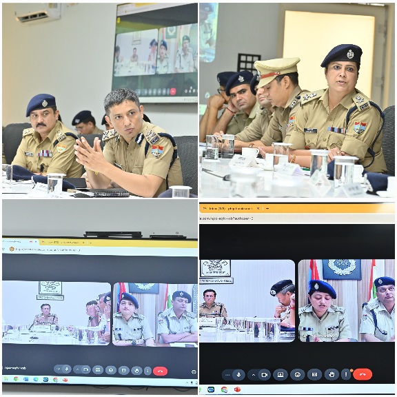 उत्तराखंड डीजीपी दीपम सेठ ने, उत्तरकाशी में चल रहे आपदा राहत एवं बचाव कार्यों की समीक्षा की। 