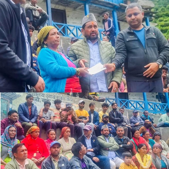 सीएम धामी के निर्देश पर धराली में, 98 आपदा प्रभावित परिवारों को मिली, पाँच-पाँच लाख रुपये की तत्कालिक सहायता।
