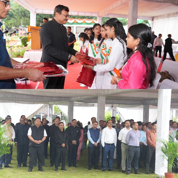 मुख्य सचिव आनन्द बर्द्धन ने, 79वें स्वतंत्रता दिवस के शुभ अवसर पर, सचिवालय में आयोजित कार्यक्रम में किया ध्वजारोहण।