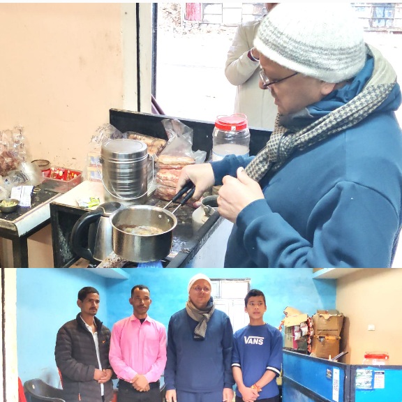 प्रातःकालीन भ्रमण के दौरान मुख्यमंत्री पुष्कर धामी ने ली चाय की चुस्कियां, स्थानीय जनता से साझा किया अपनापन।