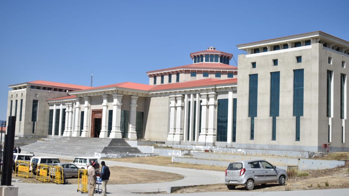 अल्पसंख्यक शैक्षिक संस्थान विधेयक, 2025 गैरसैंण सत्र में पेश करने का लिया गया निर्णय।