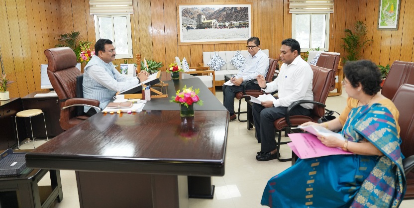 मुख्य सचिव आनन्द बर्द्धन ने ली महत्वपूर्ण बैठक, प्रदेश के अस्पतालों के सुदृढ़ीकरण को लेकर दिए ये निर्देश।